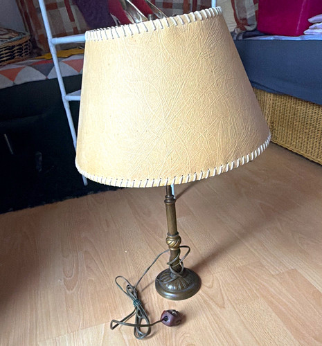 Tischlampe klassisch beige